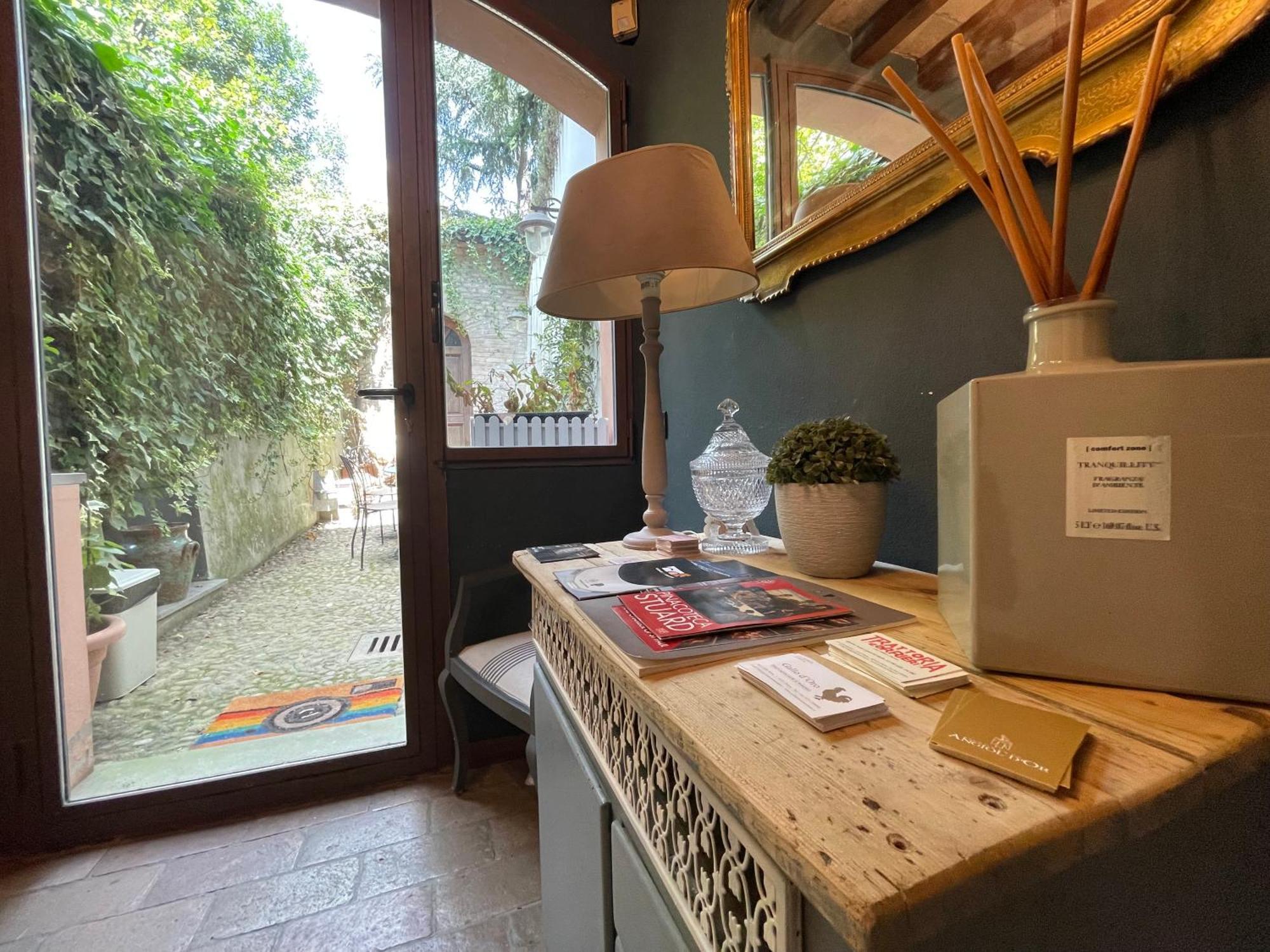 Le Camere Di Bsuites Affittacamere パルマ エクステリア 写真