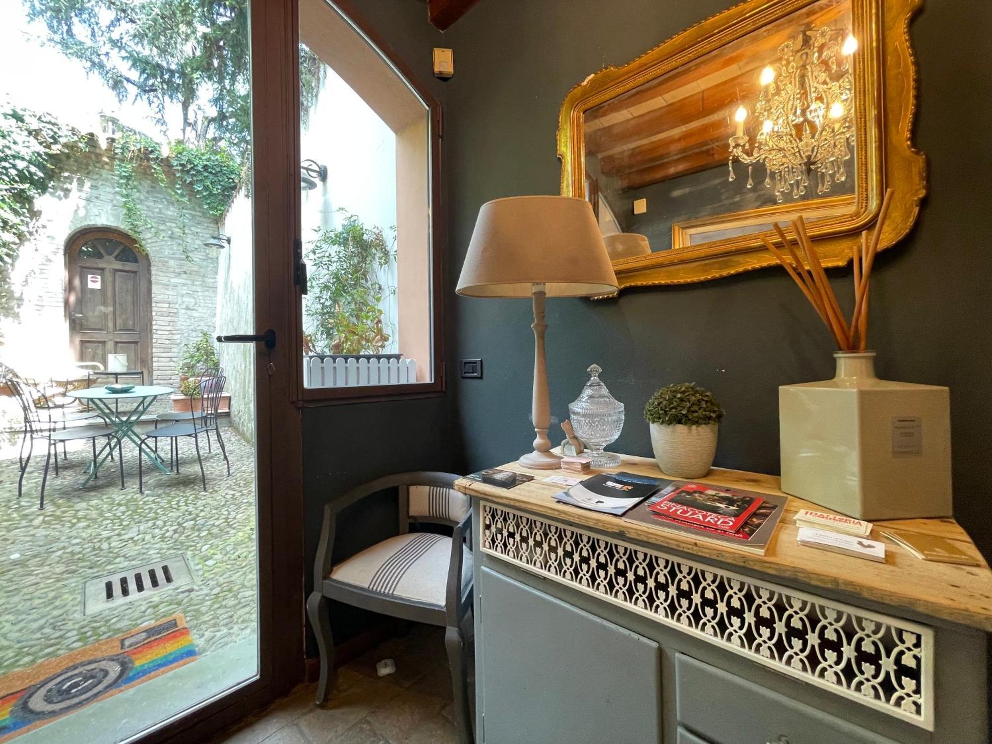 Le Camere Di Bsuites Affittacamere パルマ エクステリア 写真