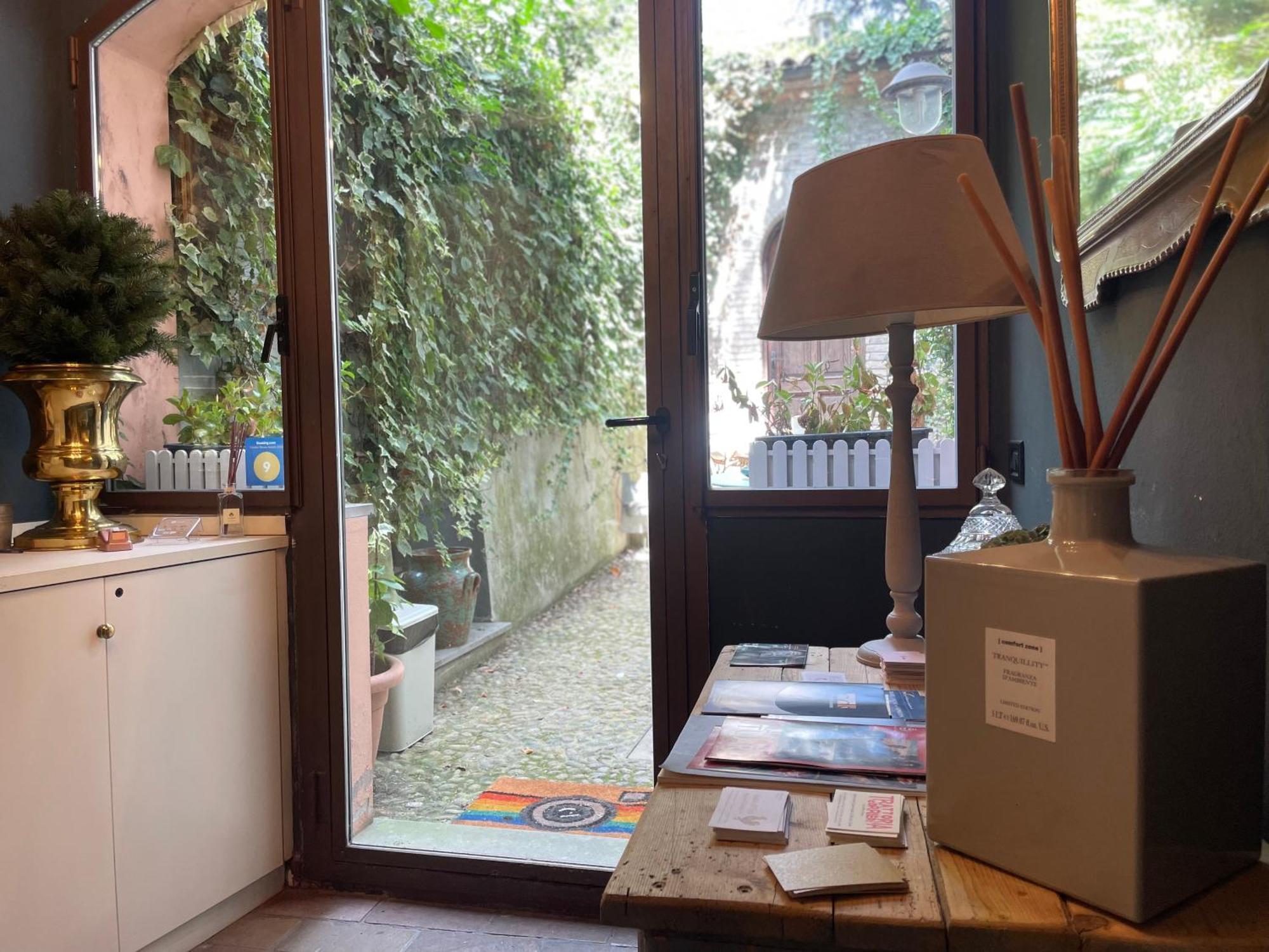 Le Camere Di Bsuites Affittacamere パルマ エクステリア 写真