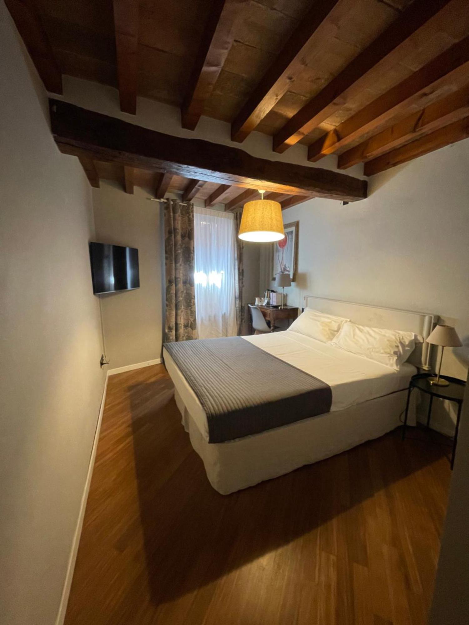 Le Camere Di Bsuites Affittacamere パルマ エクステリア 写真